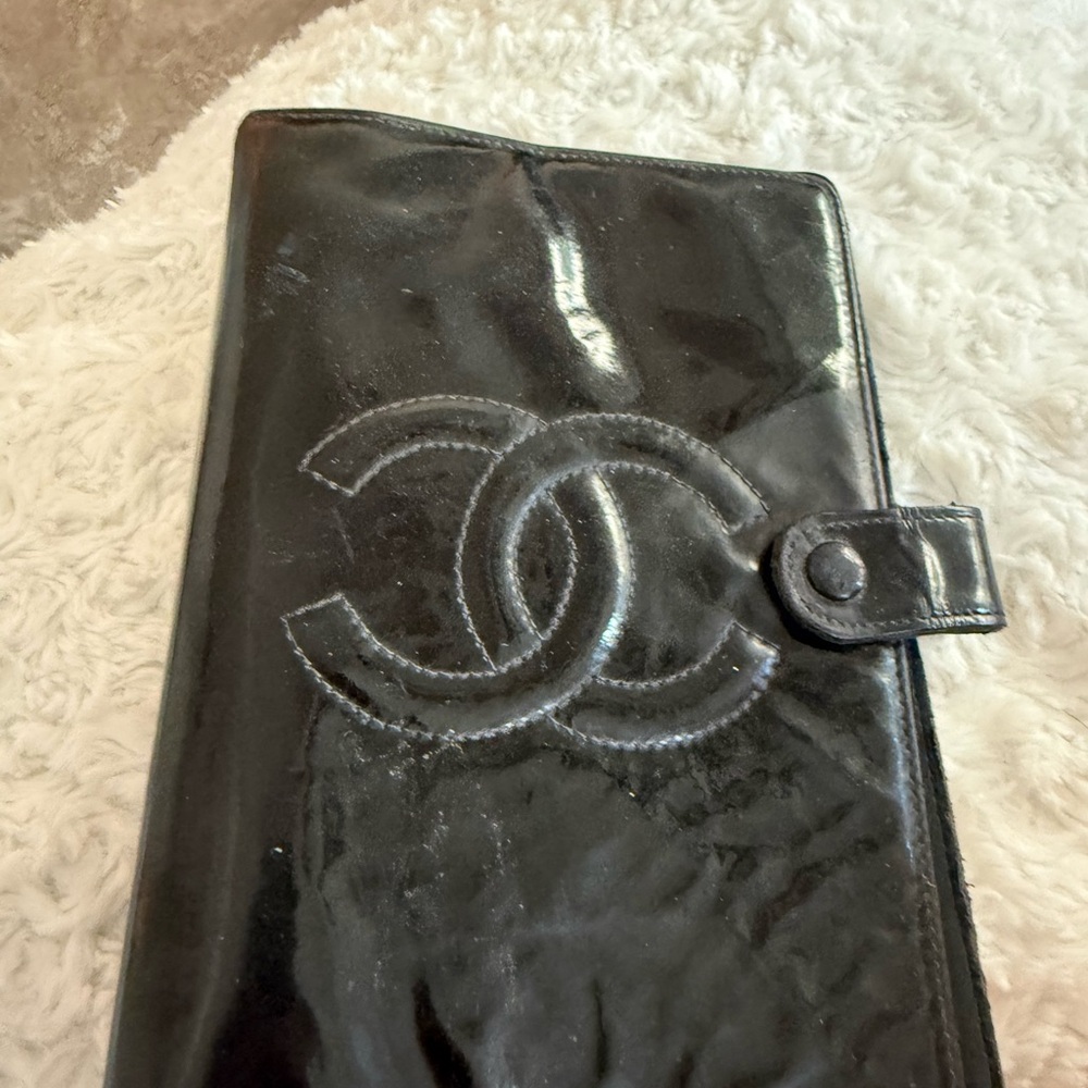 CHANEL Black Patent Leather CC Logo Organizer Wallet